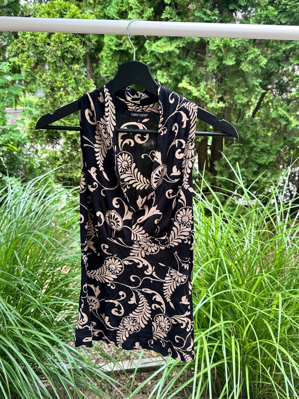Karen Kane Black & Cream Sleeveless Floral Print V-Neck Top